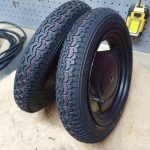 Ruedas de Honda Motocompo restauradas, con llantas pintadas y cubiertas nuevas montadas.